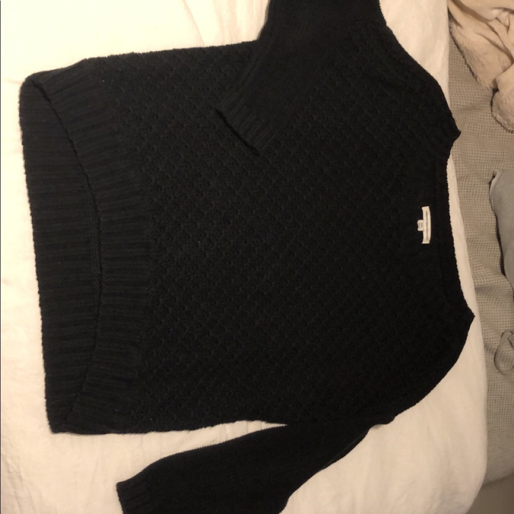 AMERICAN EAGLE BLACK KNIT SWEATER